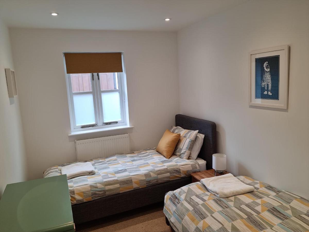 Laston Mews 伊尔弗勒科姆 外观 照片